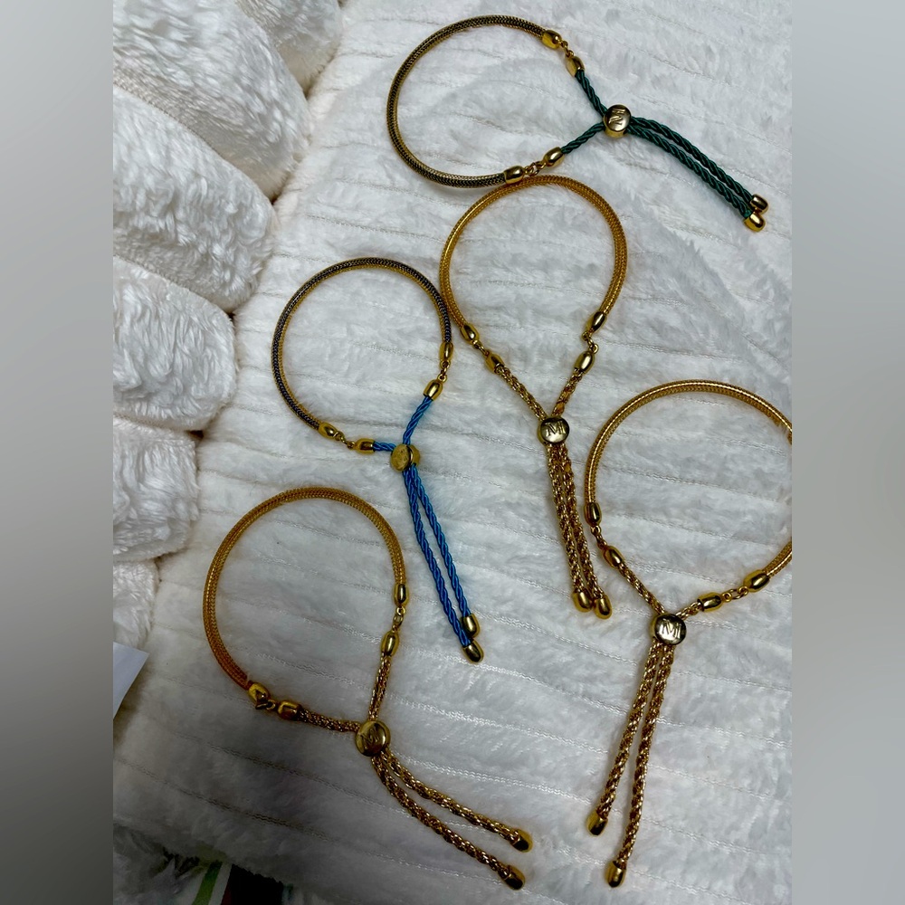 Elegant GoldenBracelets Set
3 golden 1 blue 1 green